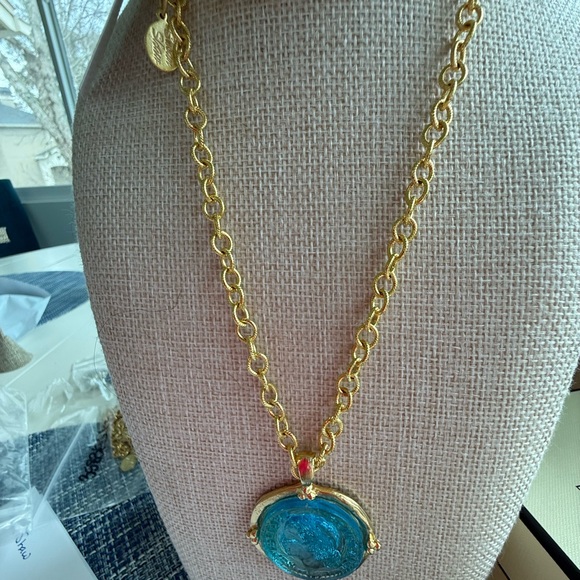Gold and Aqua intaglio Necklace - Picture 4 of 4
